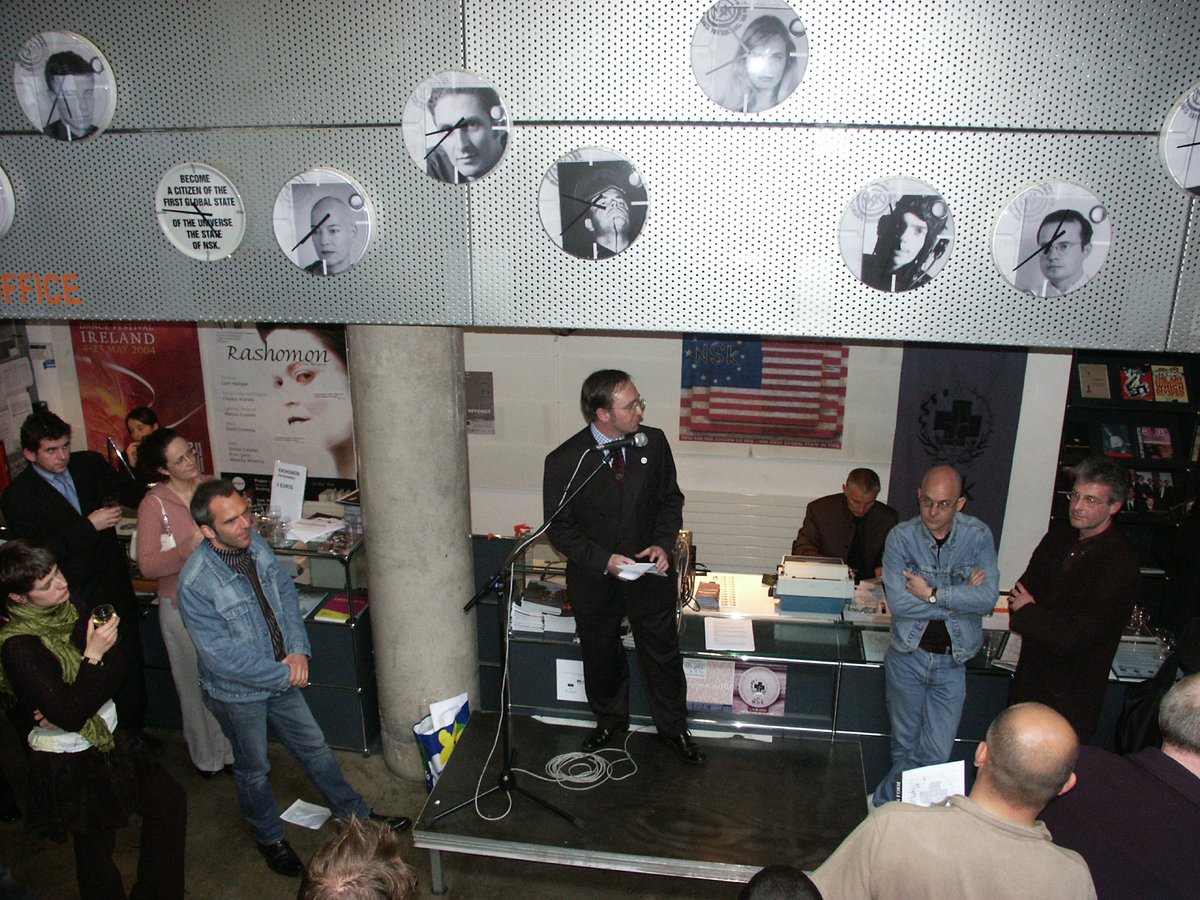 Noel Kelly at the opening og the NSK Passport Office in Dublin, 2004