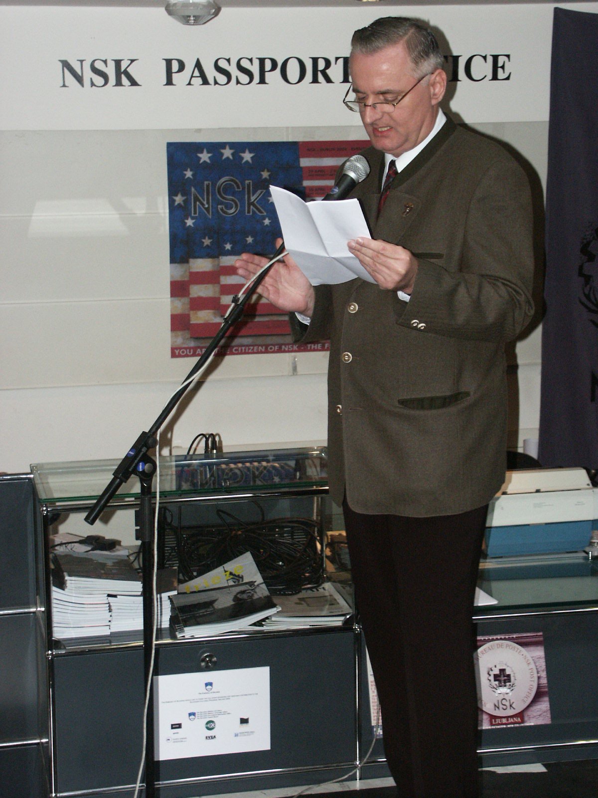 Peter Mlakar at the opening og the NSK Passport Office in Dublin, 2004